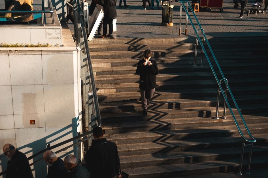 Kamuoyu Nasıl Oluşur? Kitle İletişimi ve Kalıpyargıların Gücü