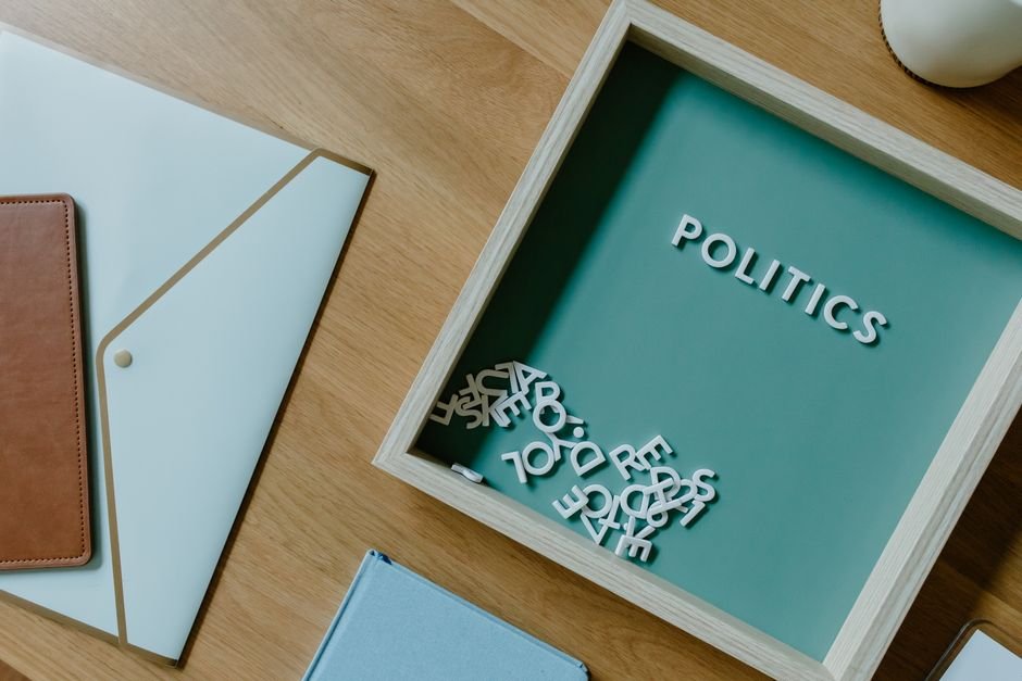 Siyasal Sosyalizasyon: Aile, Eğitim ve Toplumun Kimlik Üzerindeki Rolü
